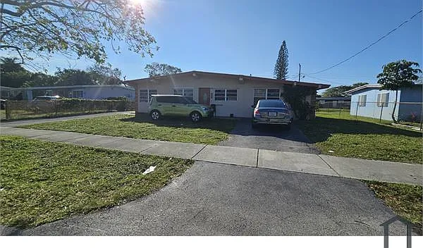 3250 NW 4th St — Photo 2