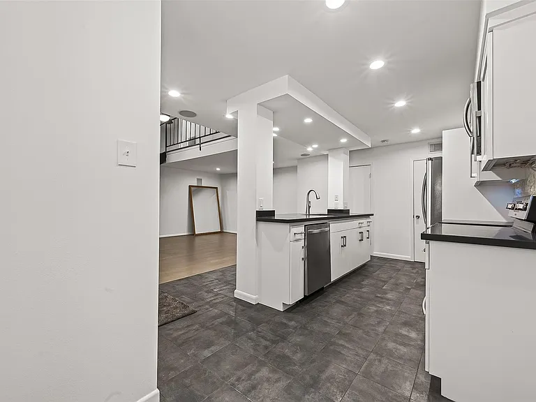 5524 Beverlyhill St #2 — Photo 18