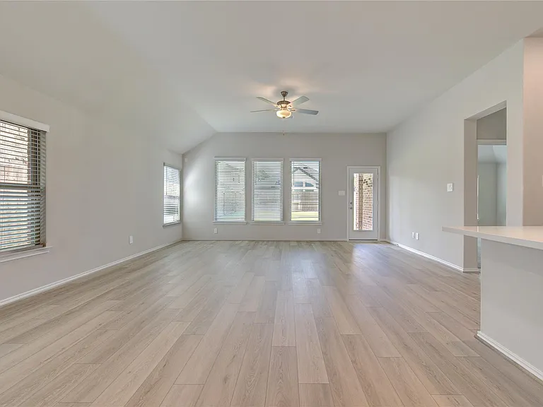 9624 Mount Brewer Ln — Photo 32