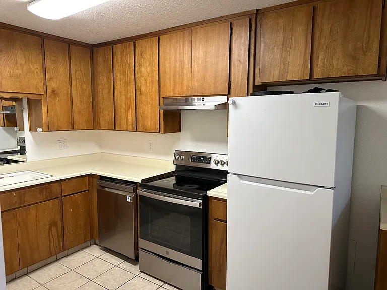 1521 Racquet Club Dr #B — Photo 1