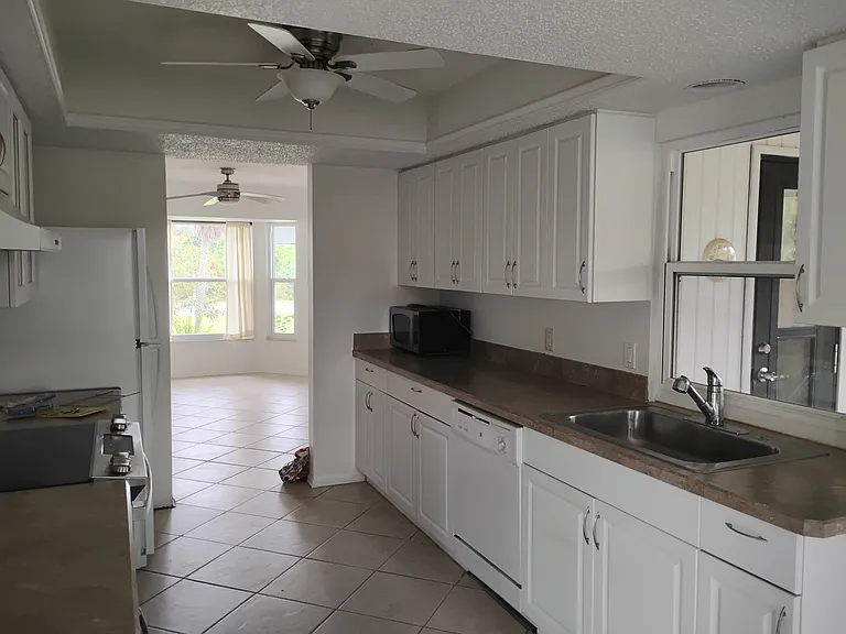 10299 Willmington Blvd — Photo 12