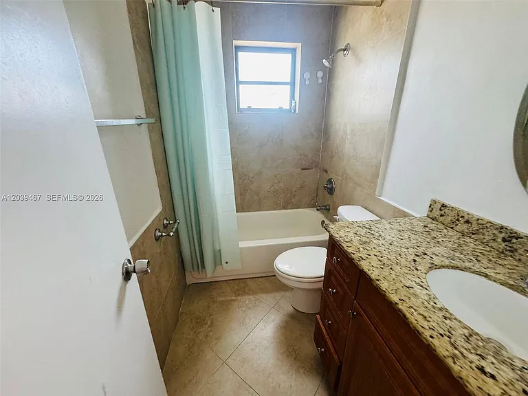 215 NW 35th Ave #UP — Photo 13