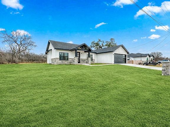 2nd image of 1501 Woodcrest Drive