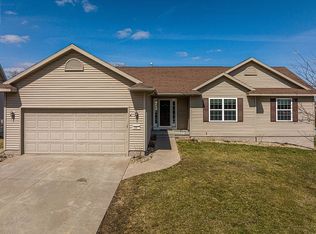 2308 Radcliffe Dr SW, Cedar Rapids, IA 52404