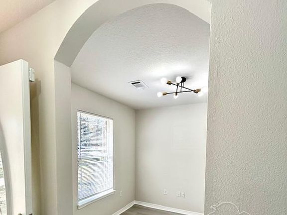 5th image of 888 Maple Woods Cir
