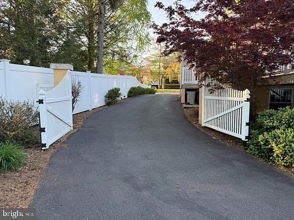 2nd image of 444 Donegal Springs Rd