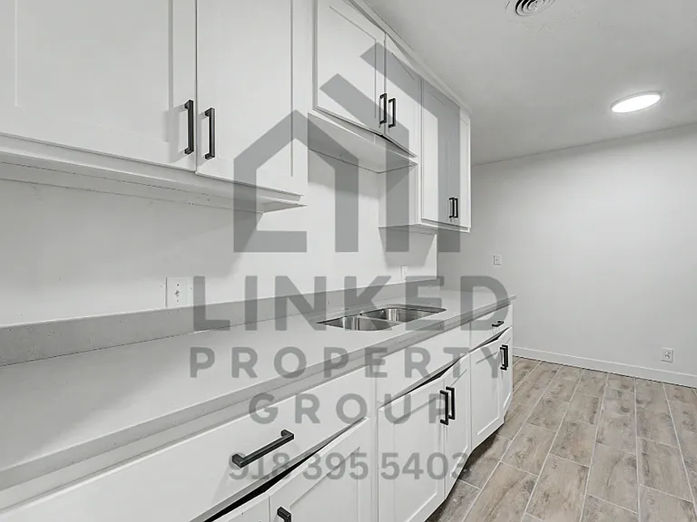 3326 E Marshal Apartments — Photo 16