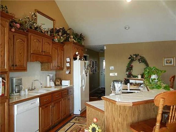 2nd image of 80 Pecan Ln