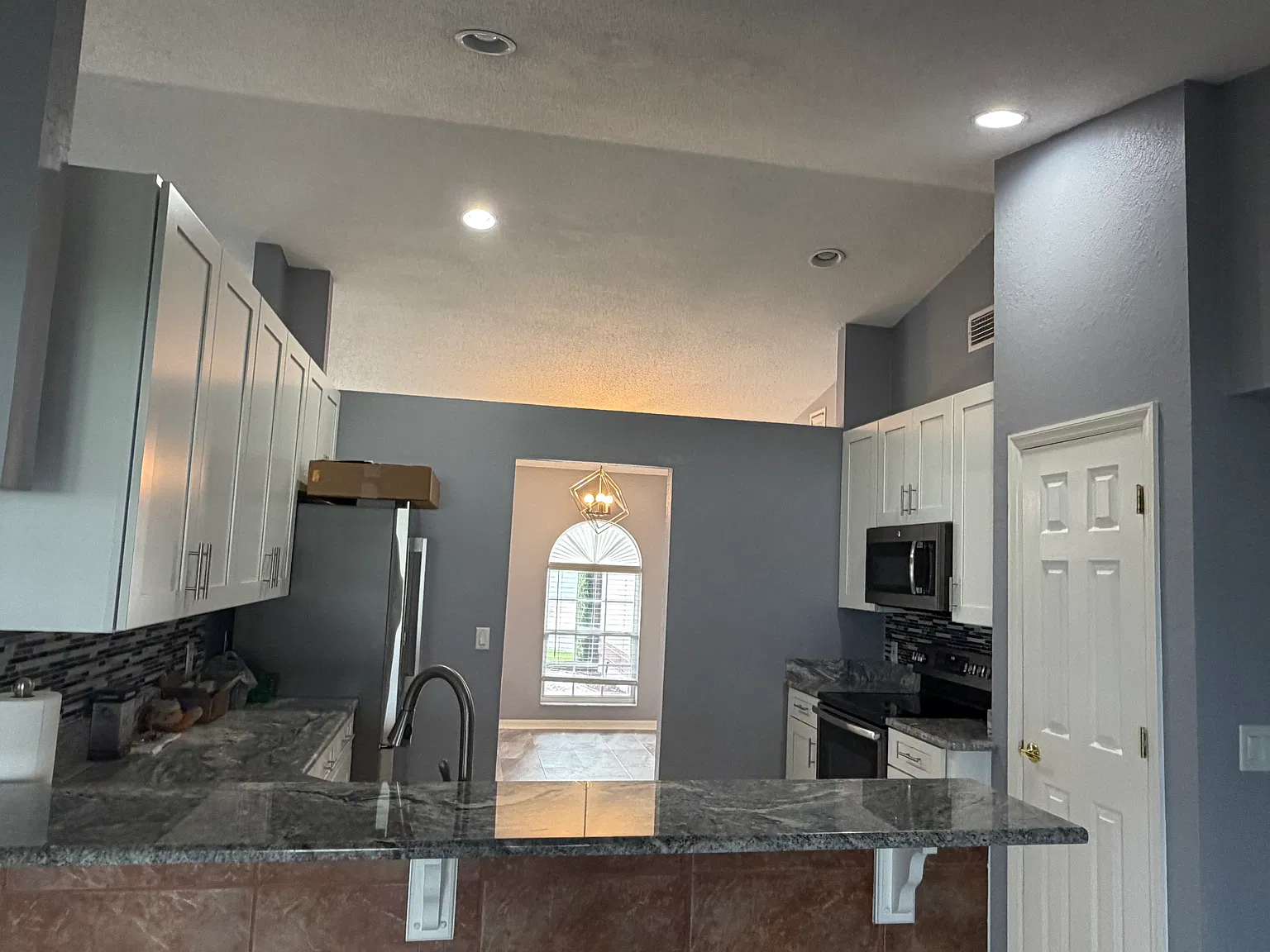4 bed, 2044 sqft, $2,300 — Photo 4