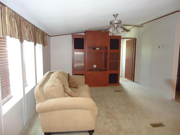 5th image of 401 Curtis Dr
