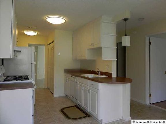 2nd image of 162 Sunnymede St