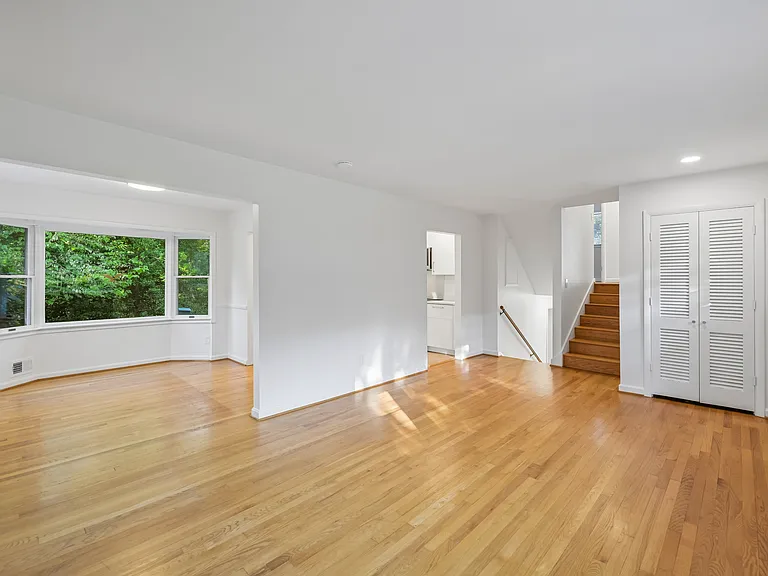 1106 Westbriar Ct NE — Photo 10