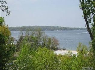 1208 Washington Dr, Centerport, NY 11721