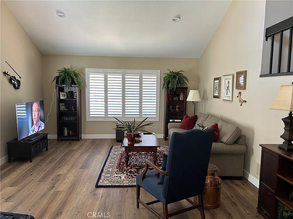 4 bed, 2.5 bath, 2086 sqft, $5,595 — Photo 4