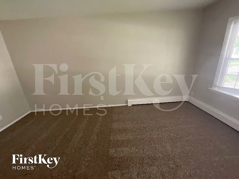 4 bed, 2.0 bath, 2226 sqft, $4,025 — Photo 4