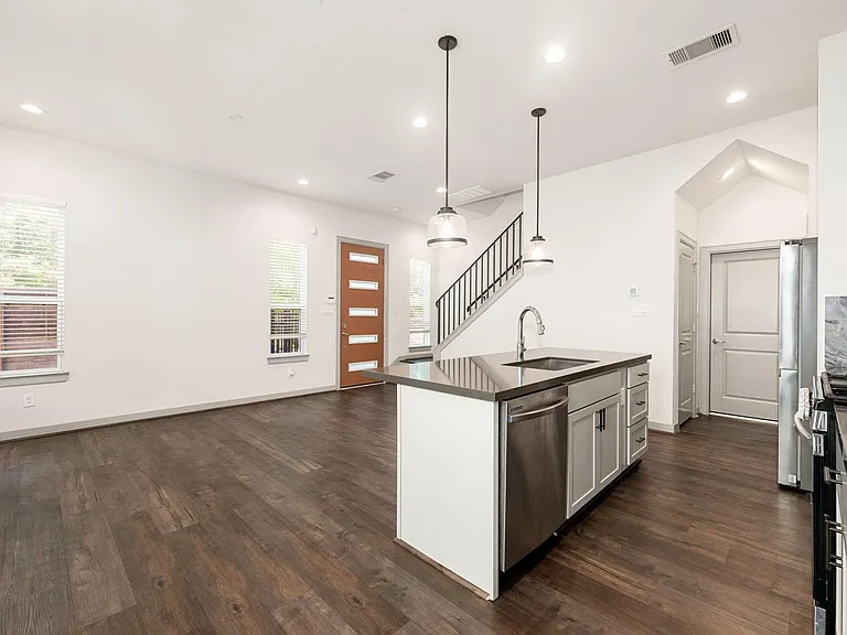725 N Emile St — Photo 15