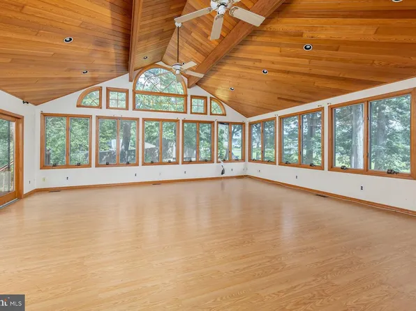8 Grove St, Sewell, NJ 08080