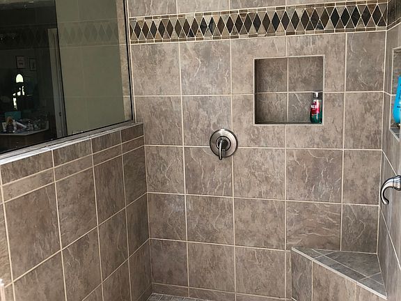 Master- walk in shower 