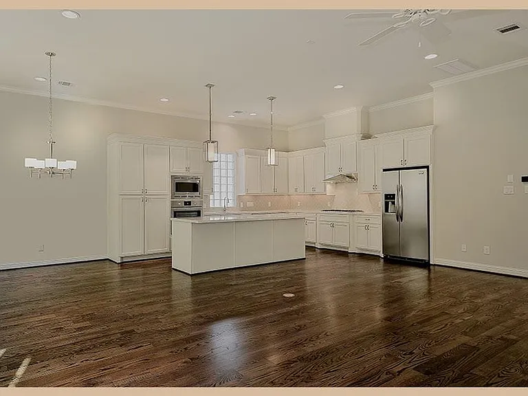 215 Willow St — Photo 9