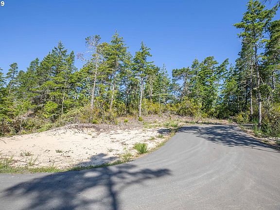4th image of 413 Pacific Dunes Dr