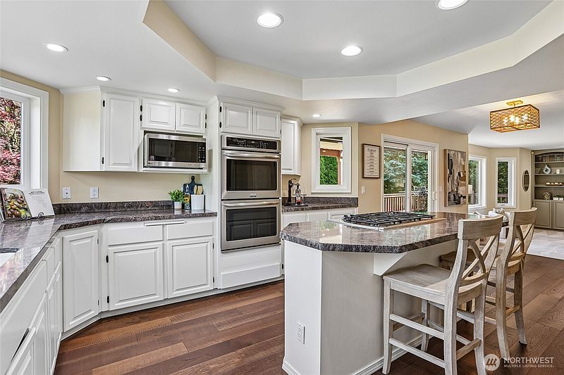 4th image of 23200 SE 253rd Place