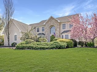 41 Briarwood Dr, Warren, NJ 07059