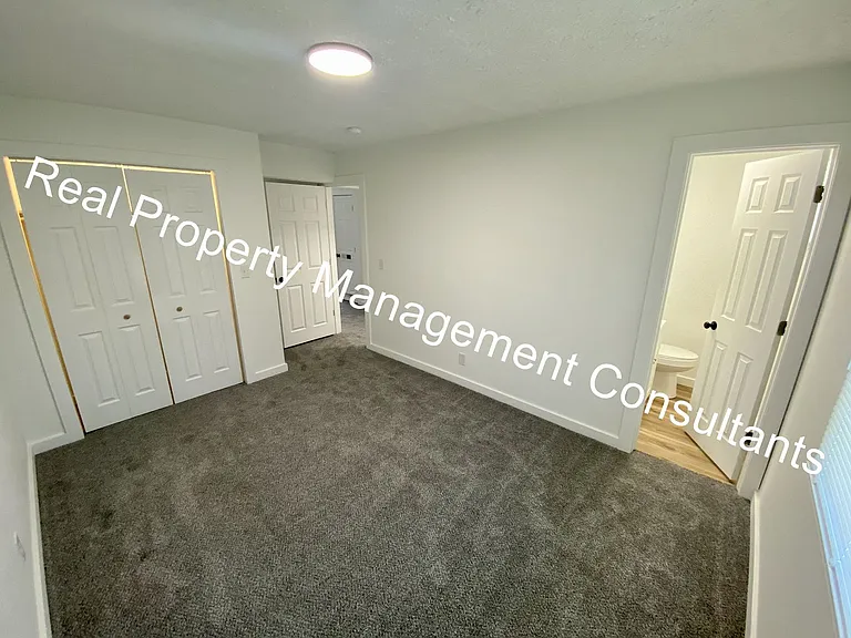 2201 Twin Oaks Dr — Photo 9