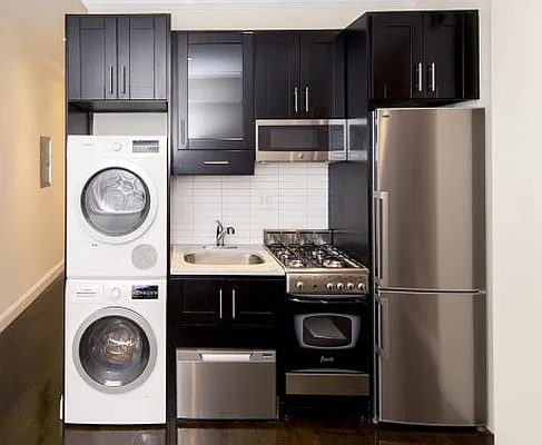 Rented by Icon Realty Management | media 10