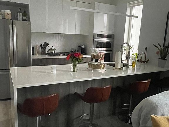 4th image of 952 N 3rd St APT 205