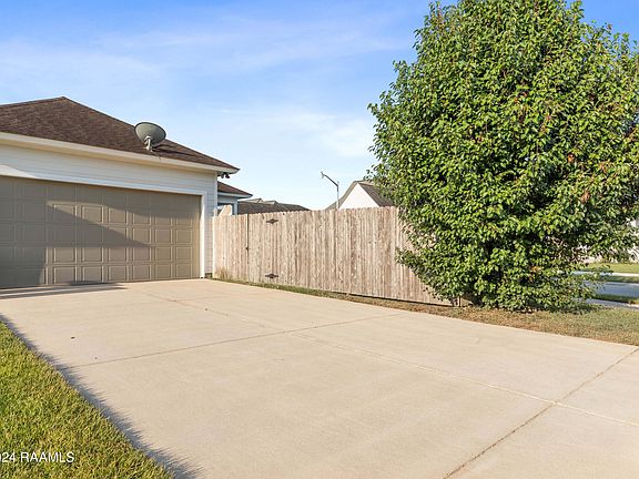 3rd image of 101 Pettigrove Dr