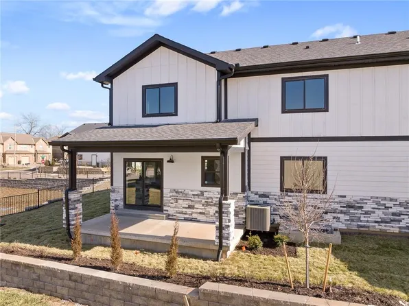 8824 Cortez St, Overland Park, KS 66212