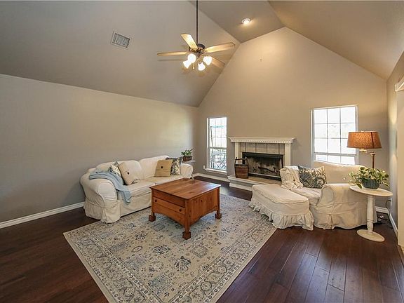 4th image of 14 Long Bow Ln