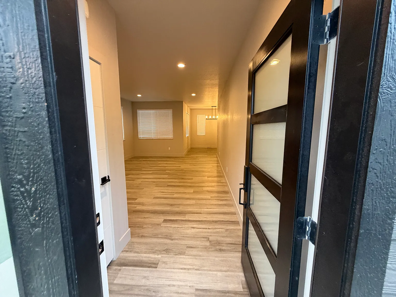 3 bed, 2100 sqft, $2,799 — Photo 3