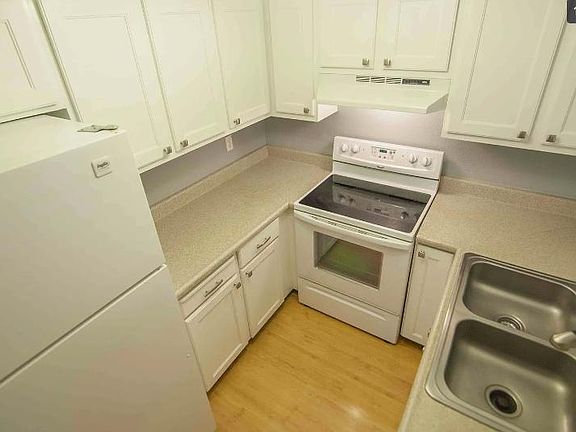 5th image of 708 San Conrado Ter Unit 4