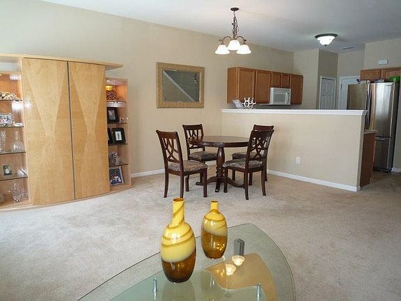 4th image of 919 Flagstone Dr