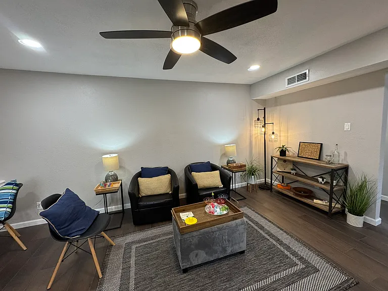 4512 Amesbury Dr — Photo 8
