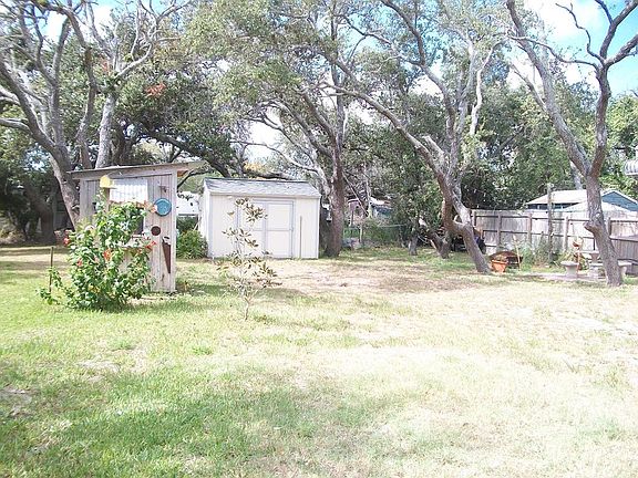 5th image of 917 Fort Worth St