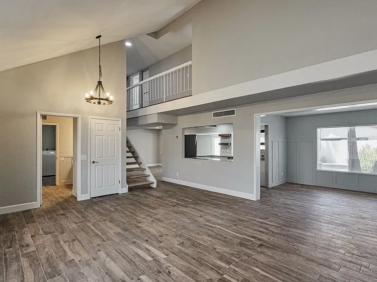 1602 E Weathervane Ln — Photo 4