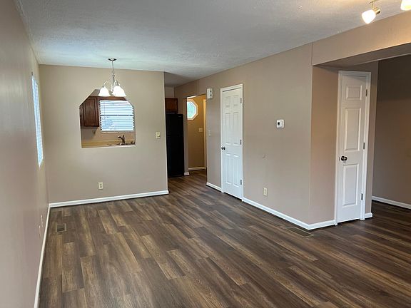 4th image of 3 Harmony Landing Ct #B