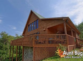 960 Pine Mountain Rd, Sevierville, TN 37862