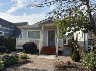 805 24th St, Anacortes, WA 98221