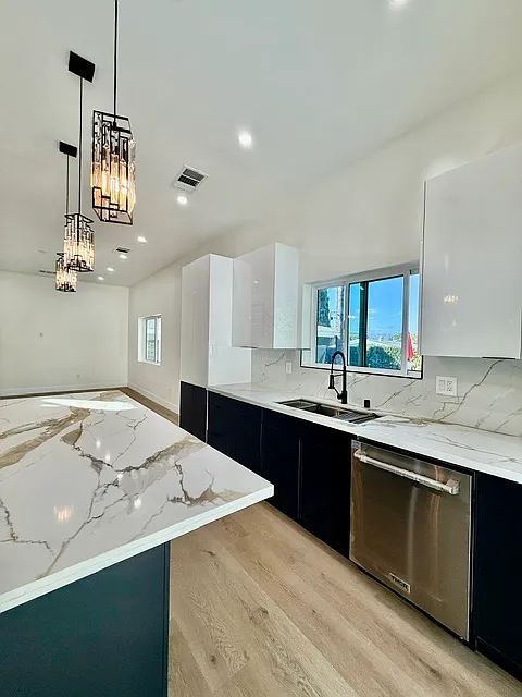 2 bed, 1298 sqft, $4,495 — Photo 4