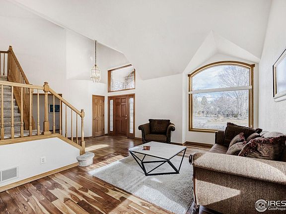 4th image of 2133 Ridgeview Way