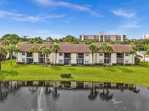 3rd image of 22017 Palms Way #202