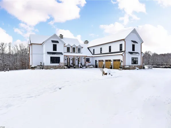 2200 W Comet Rd, New Franklin, OH 44216