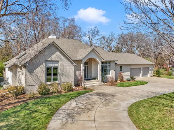 1401 Maple St, Newton, KS 67114