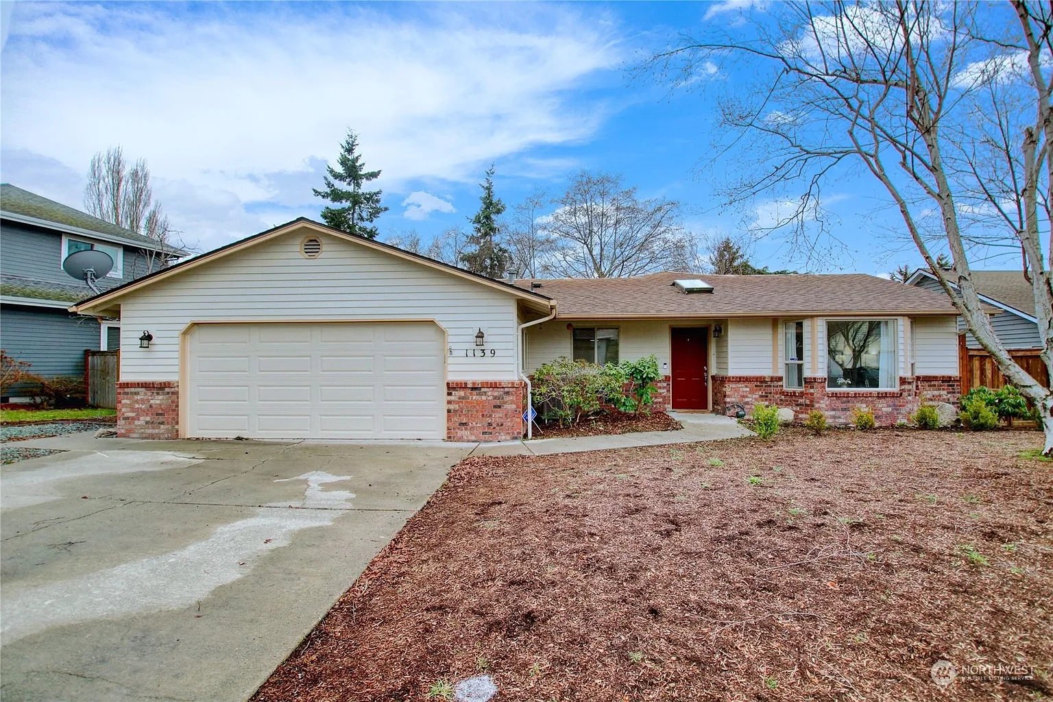 1139 SW Kalama Loop photo 1