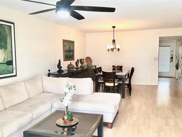 2841 Somerset Dr #215 — Photo 28