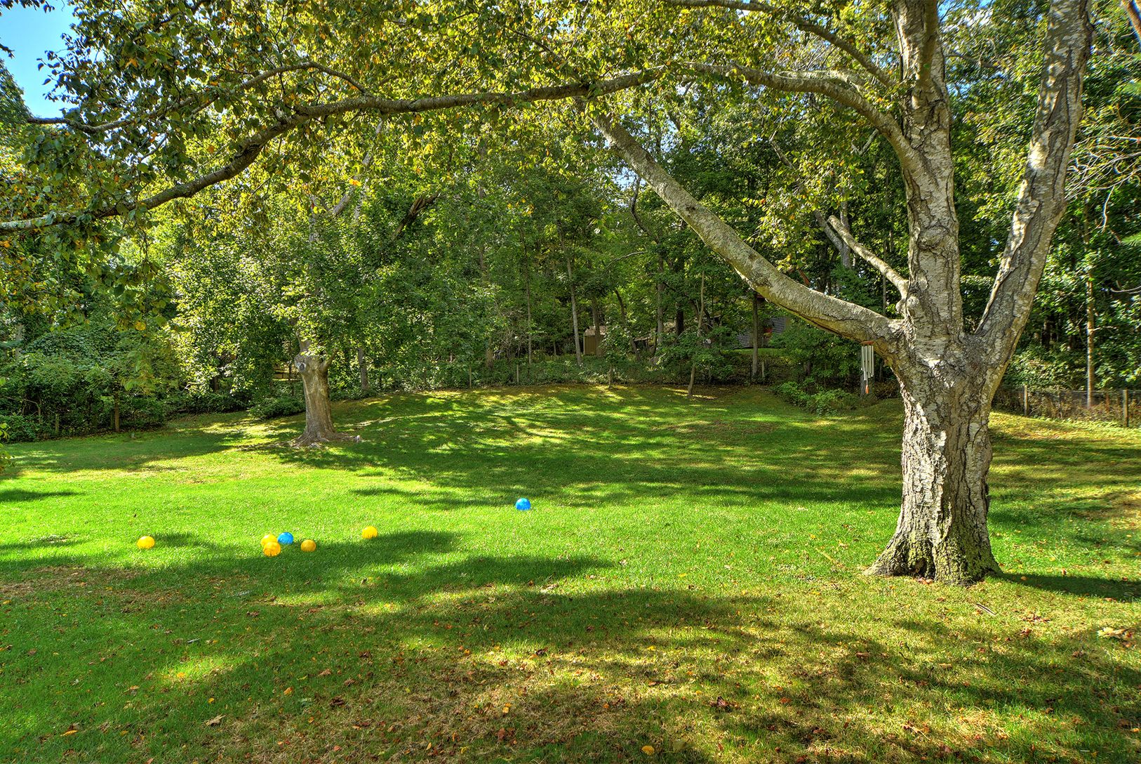  Manicured grounds