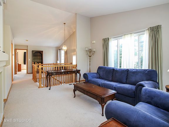 3rd image of 910 Mayfair Ct #1